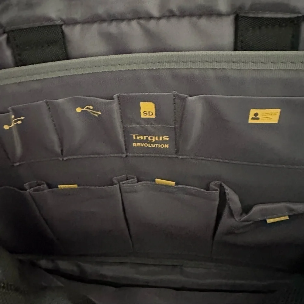 TARGUS REVOLUTION CHECKPOINT FRIENDLY BRIEFCASE